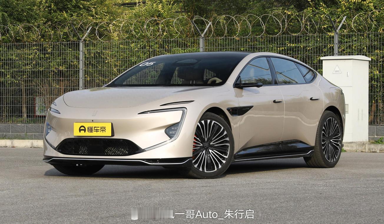 全新阿维塔12四激光版今日正式上市,26.99万起售,新车标配了4个激光雷达,同