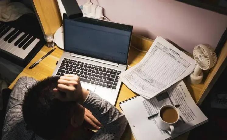 冬天一到，好多人胃又开始闹腾了，饭后烧心、肚子胀、老打嗝，这些毛病反复犯，让人难