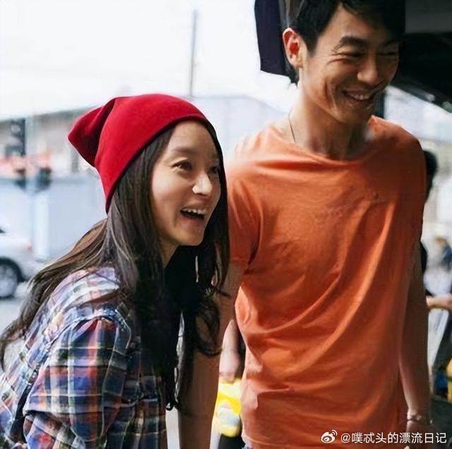 网友偶遇朱亚文和老婆朱亚文沧桑感的胡子好有故事感，沈佳妮淡然温婉，两人站在一起就