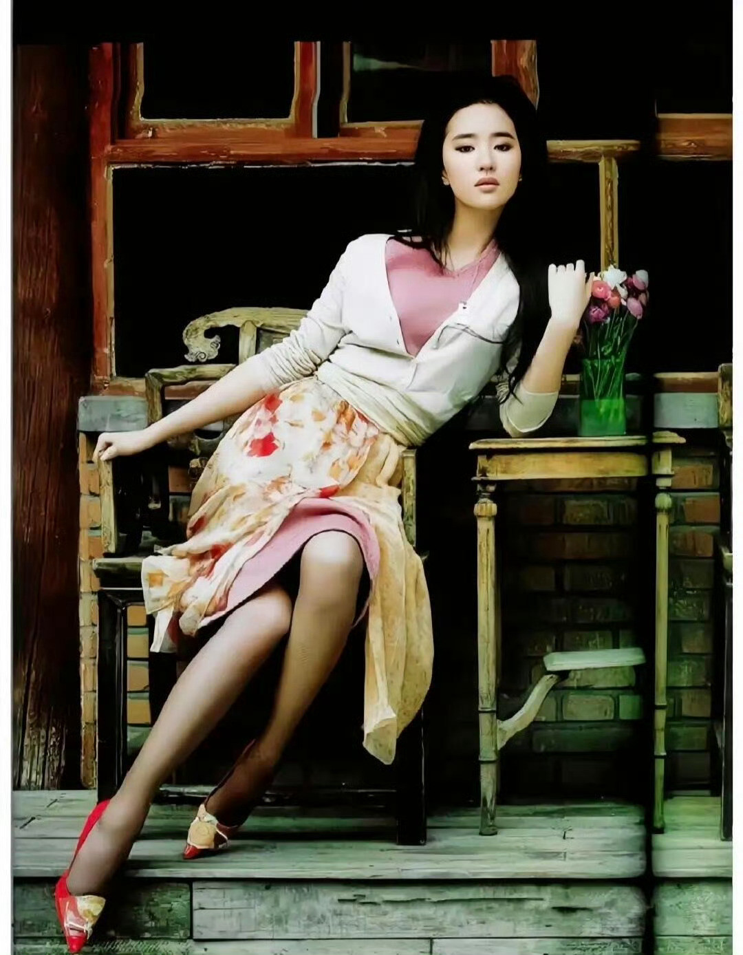 刘亦菲穿上鱼网袜是种什么感受，神仙姐姐真不是白叫的