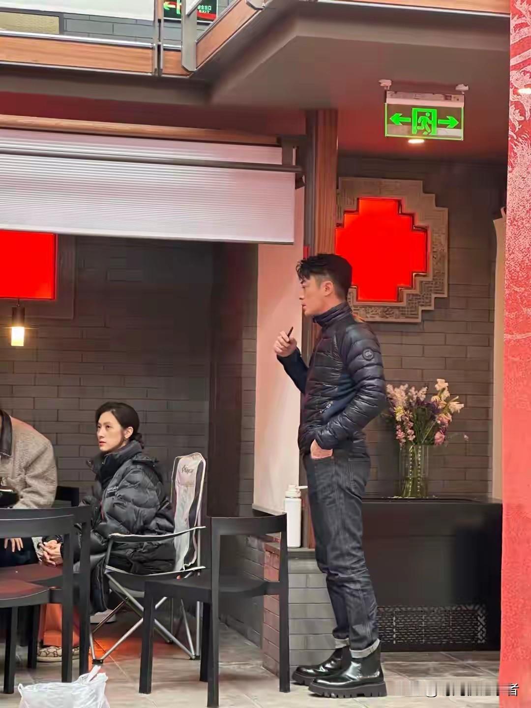 霍建华177的个头真的不矮，但是为了和年轻人一样，也穿上了增高鞋。霍建华为了拍戏