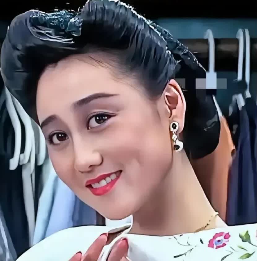 梅艳芳看不惯利智，根本不是争风吃醋，而是打心眼里瞧不起那种做事没底线的人。李