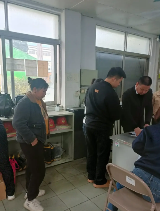 东莞工厂最恶的事，你知道吗？今天上午十几个人去一家工厂找工作，这是个规模不大看
