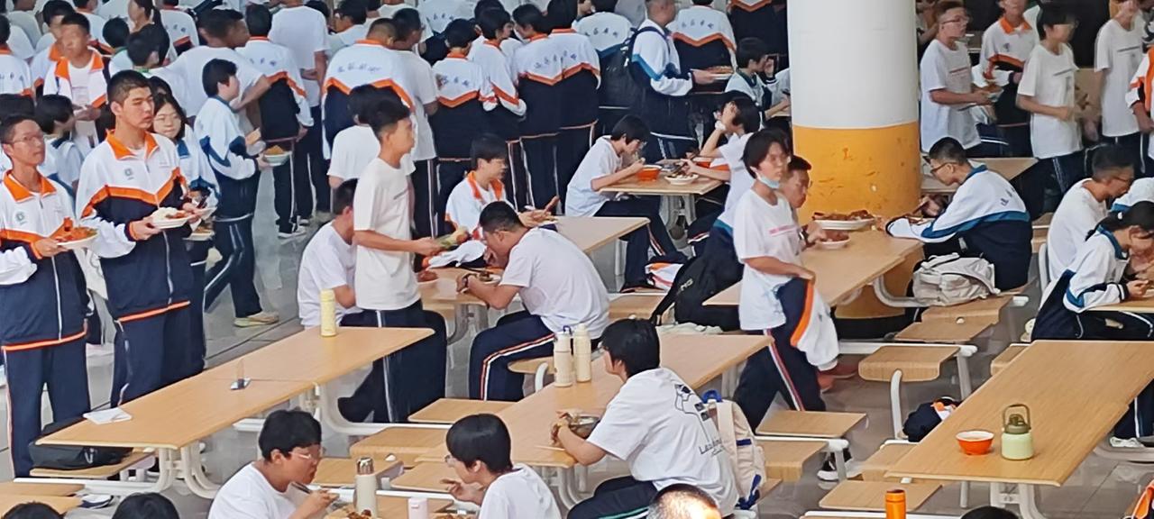 高考加工厂衡水神话破灭，但河北考生上清北的学生没减，分散到了各个学校，原来优等生