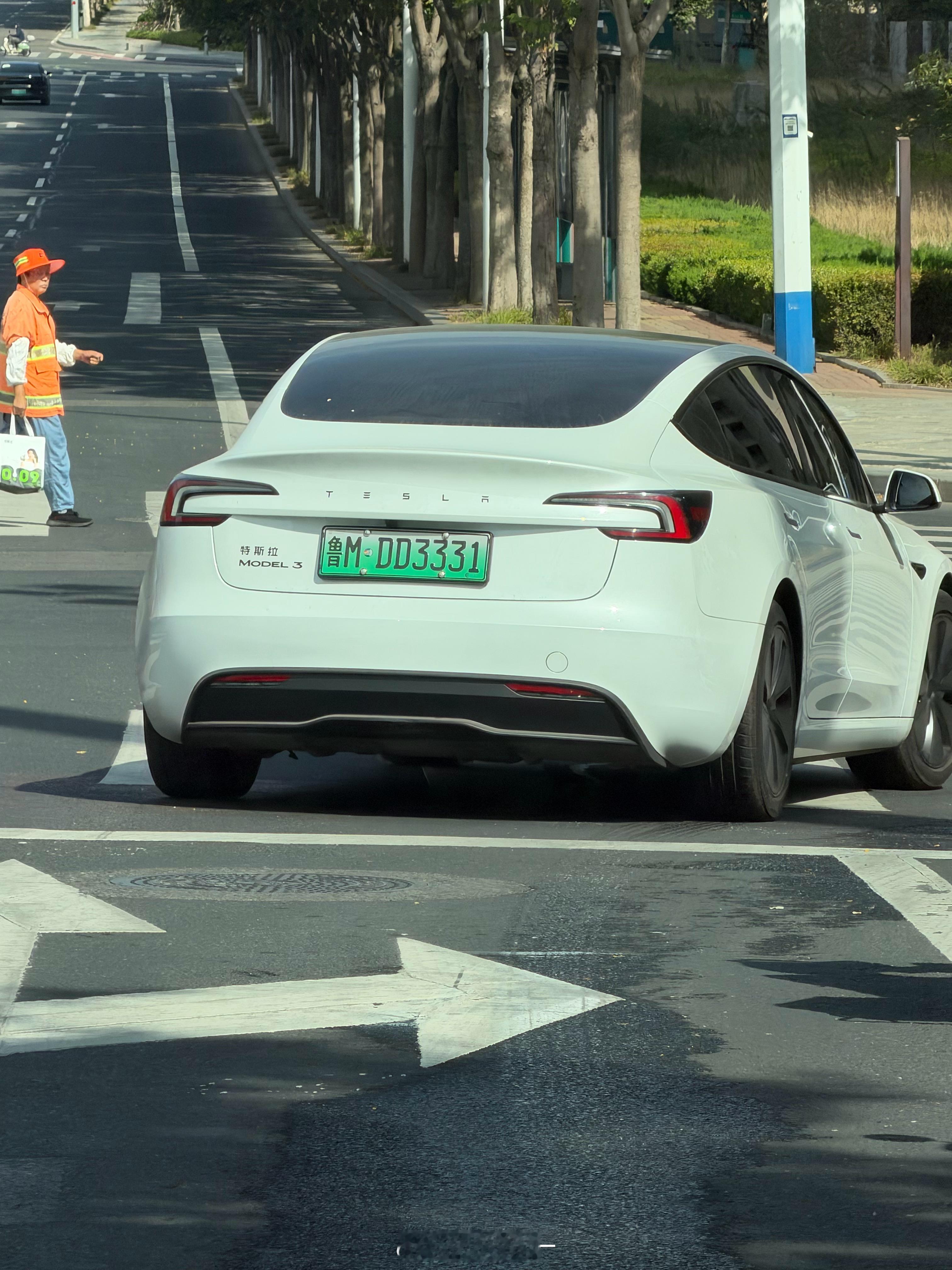有个疑问：我感觉特斯拉Model3的颜值更高，为啥满大街的ModelY却很少