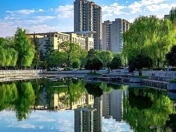 福耀科技大学今年又搞了个大动作。​​去年第一年招生，只在福建、河南、广西、江西