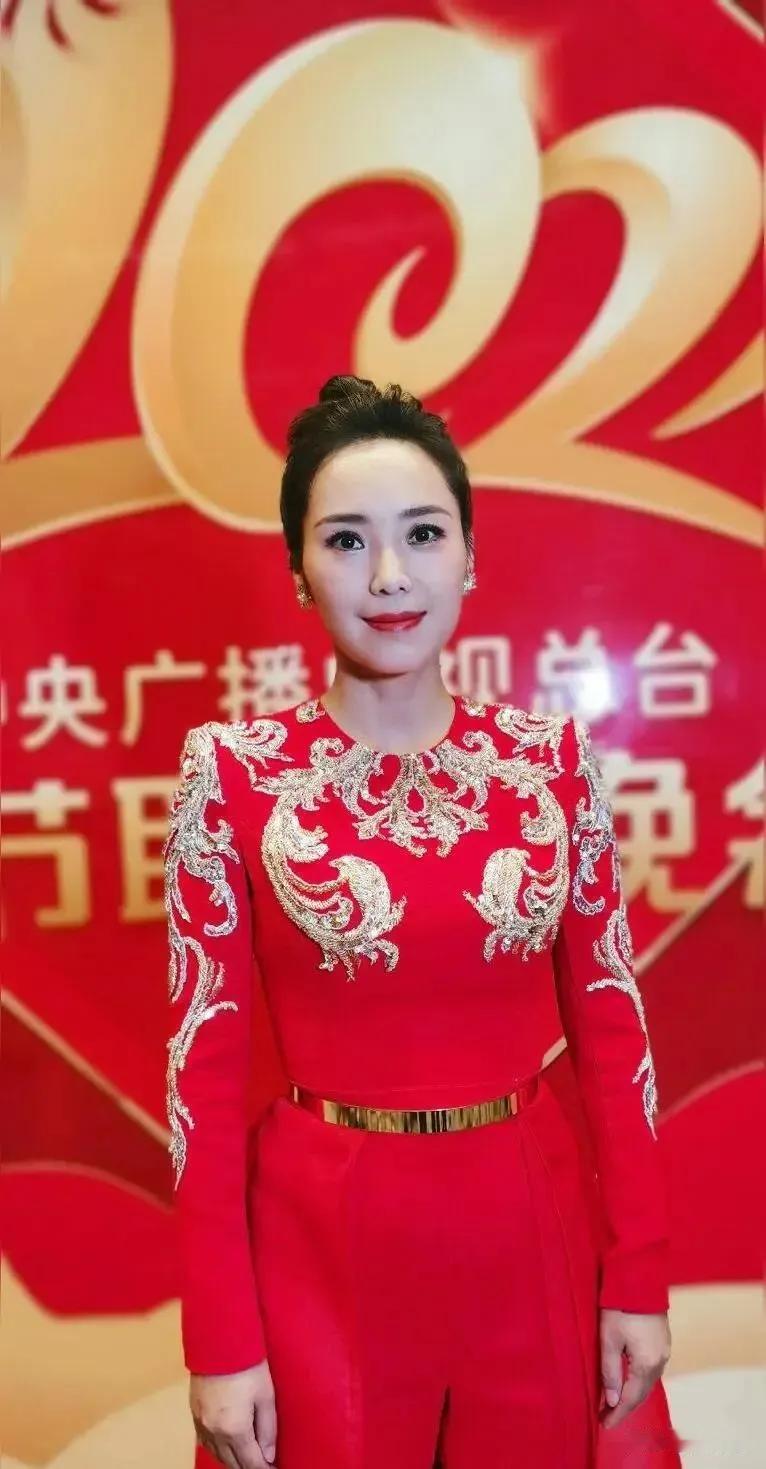 云朵新专辑上线，这本是一件令人欣喜万分的事，然而，却有人担忧她后续的发展会充满坎