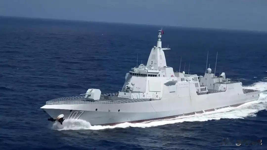 1.7万大军压境，七国联军在南海“舞刀弄枪”。解放军南部战区不跟你打嘴炮，直接把