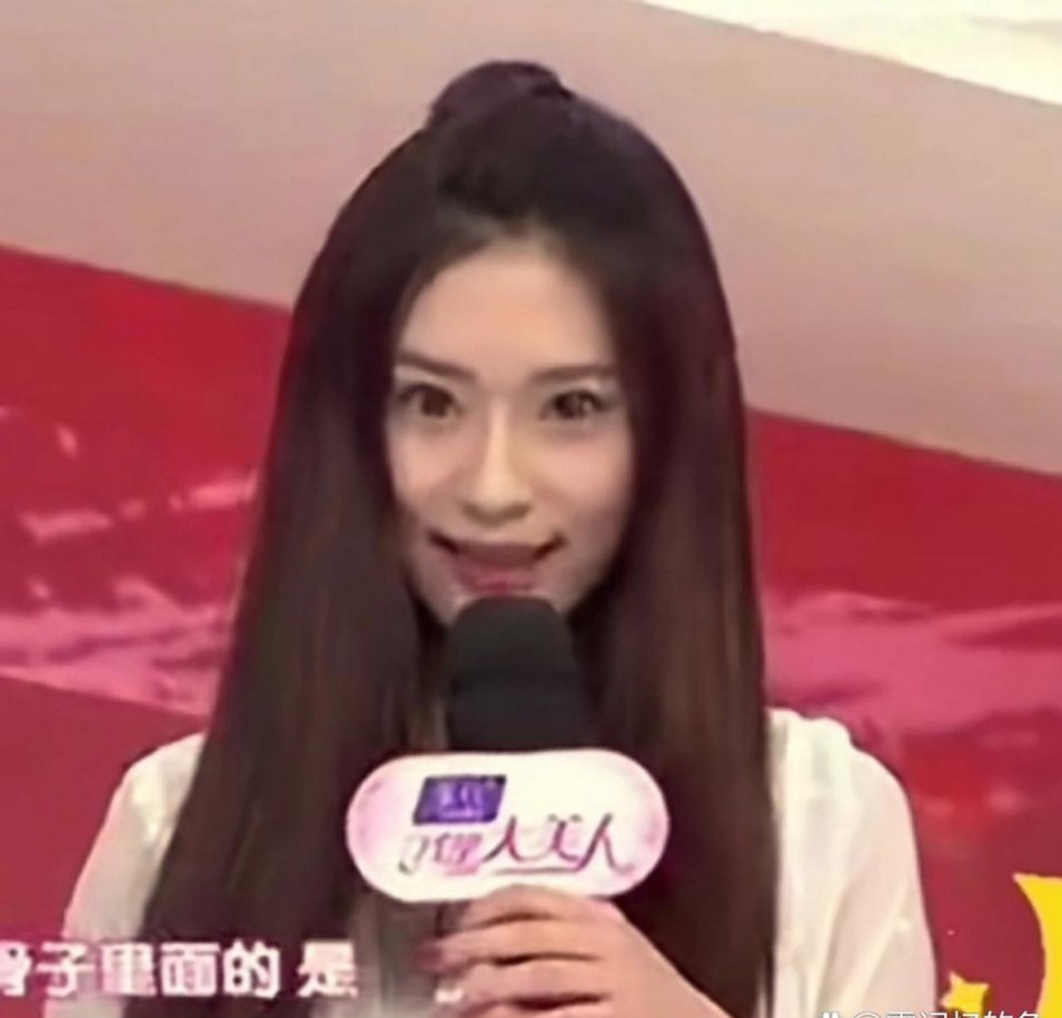 孟子义刚考上电影学院的样子，和现在的变化真的好大啊​​​