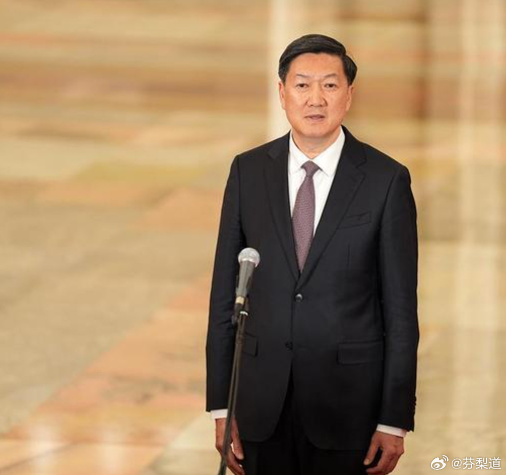 中国女排国际排坛动态【国家体育总局局长高志丹：奋力推进足篮排“三大球”振兴】2