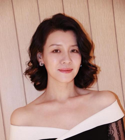 现在刘琳身价多少？有个角色让她妈都嫌弃。嫌她演得太像，太“掉价”。当年她为