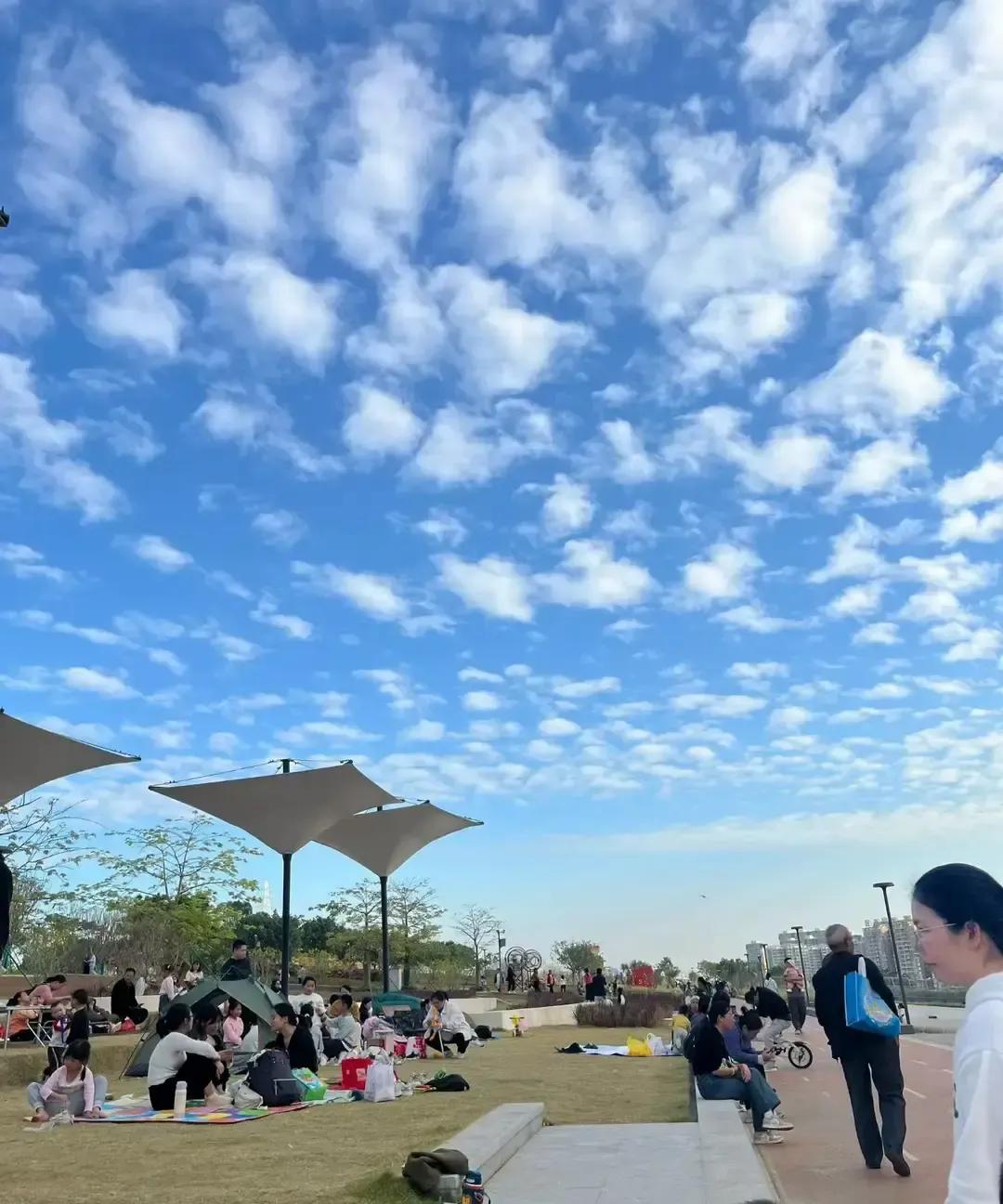 我爸2013年把股票全抛，一股不留，转身全款买了套房，当时亲戚都说他疯，现在回头