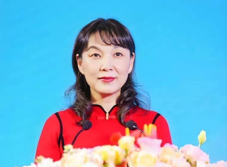 不查不知道，一查都震惊了果然人不可貌相，原来杜建英这个长相温婉的女人，骨子里却