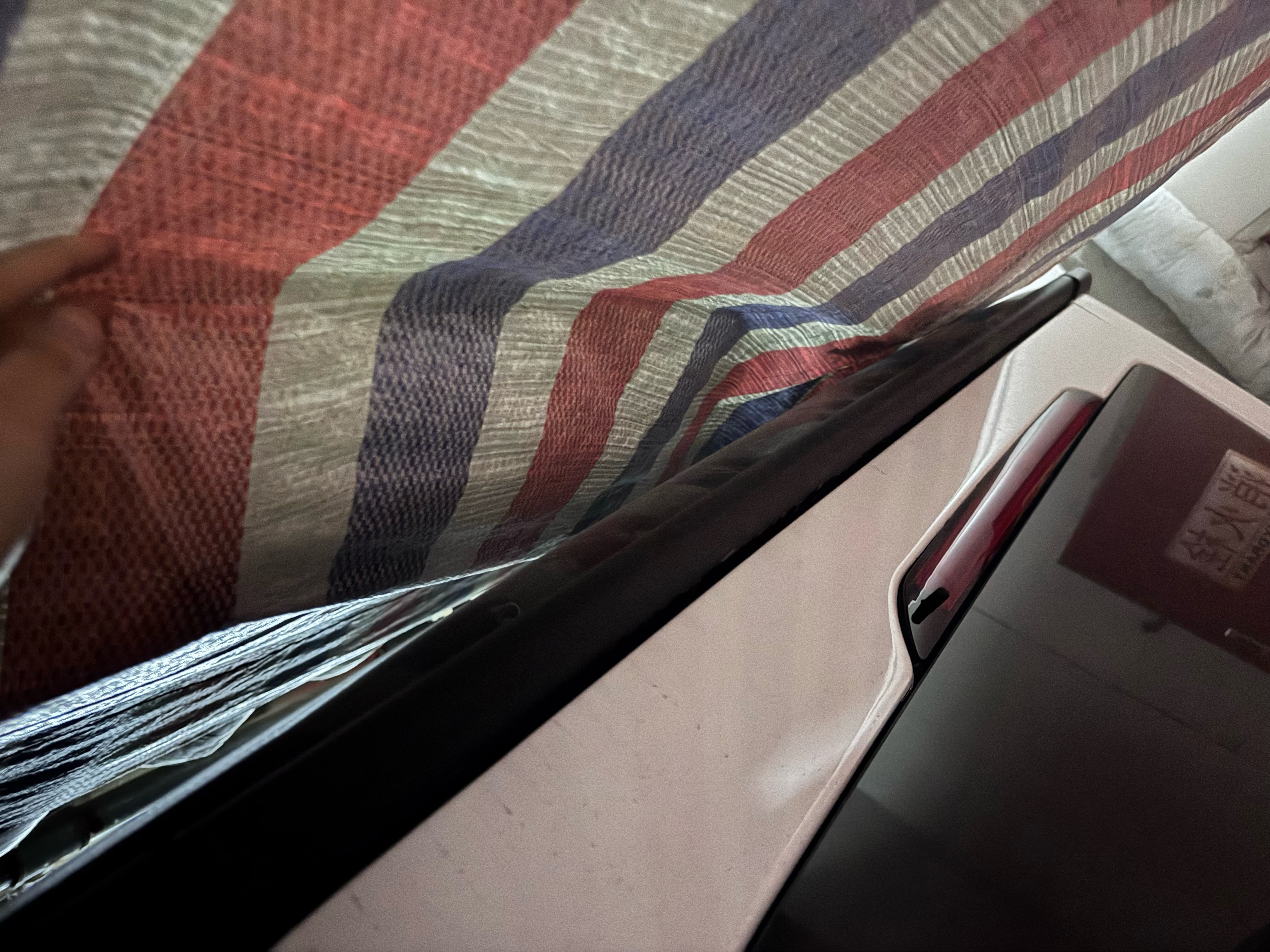 新租了个车位，一月800刚试了一下，真极限啊全靠车管给我顶着布一点点挪距离顶上水