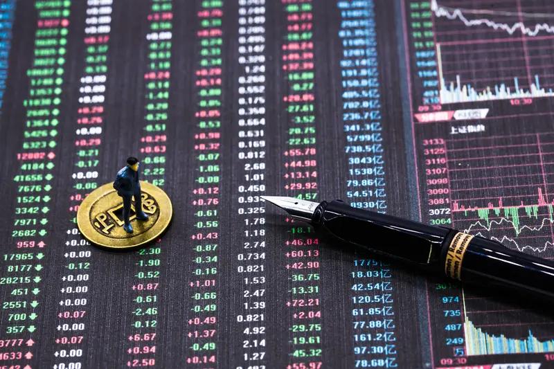 1000块能不能炒股？朋友这一问，还真把我问住了。说不能吧，1000块确实够