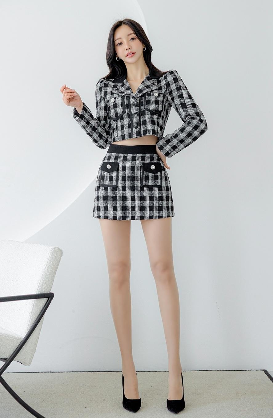 黑白格纹套装简直是时尚界的经典宝藏！它自带优雅气质，无论走到哪都能轻松吸引目光。