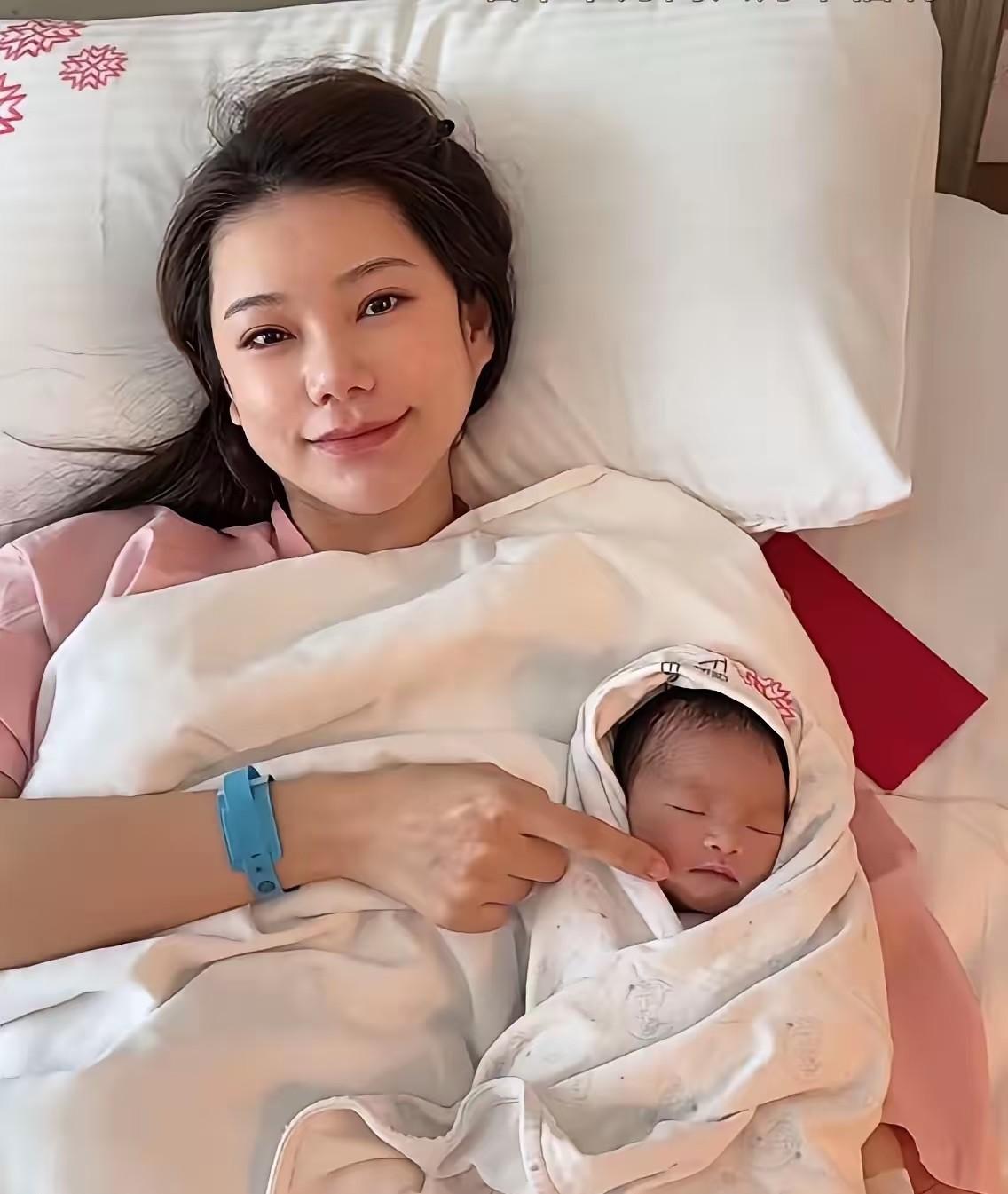 发现了吗，马筱梅自从生了娃，整个人的气场都变了。不再是那个温柔谦和的小女人，隐