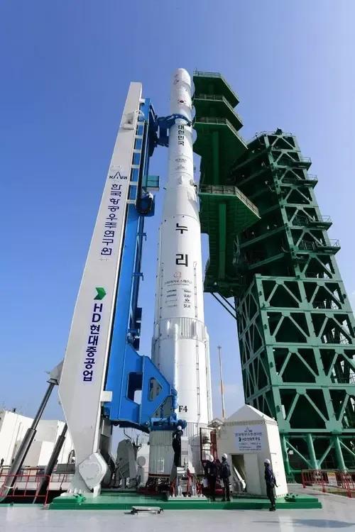 呦，又让思密达装到了，一箭13星居然发射成功了，棒子们又要吹宇宙第一了。今天