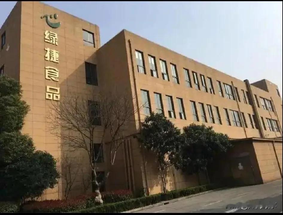 上海学生餐这是个陈年老疙瘩了很多学生都评价说这个套餐里面最好吃的是米饭里面