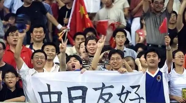 中国老百姓对日本的态度一致，这才是最可怕的。网友说：确实是，最大的鹰派在民间。一