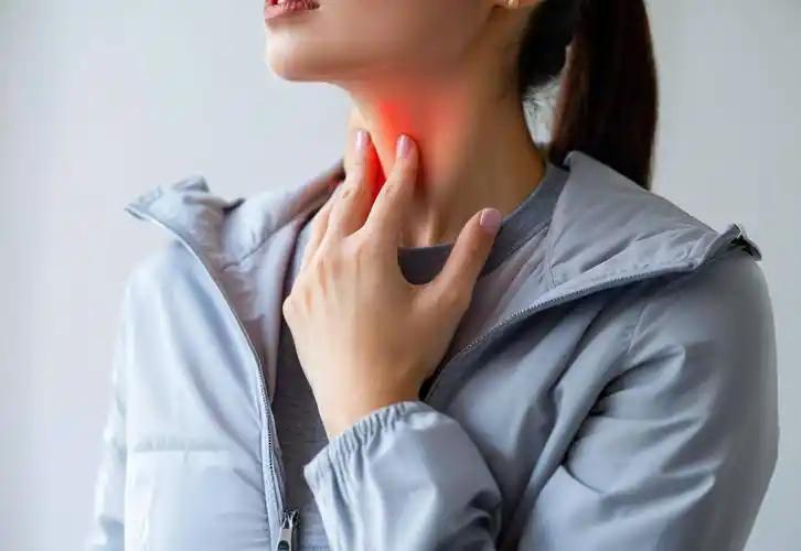 喉咙就是肺病最好的反馈！当喉咙出现5种情况，可能是肺出问题了 总觉得喉咙不舒