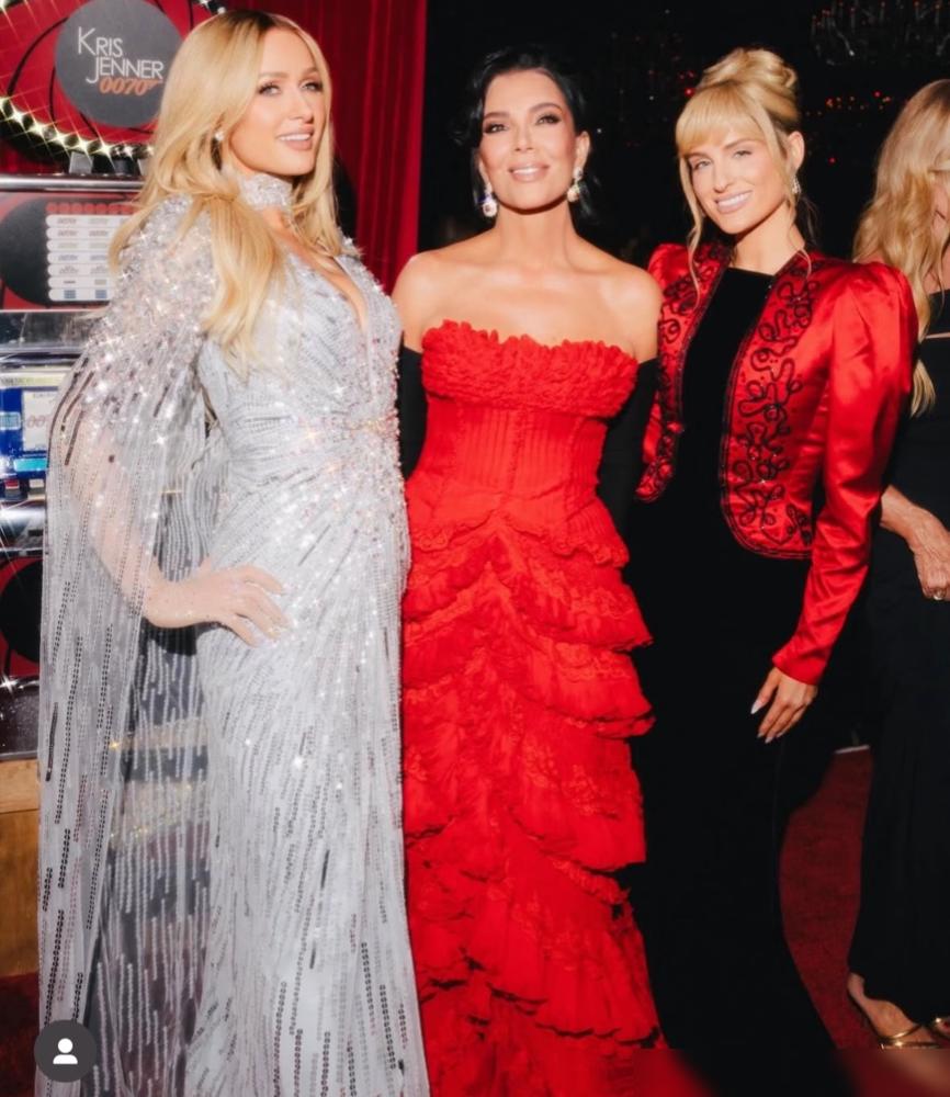 众名流齐聚卡戴珊妈妈70岁大寿！能让她主动晒出合影的人，都是顶级富豪，梅根哈里都