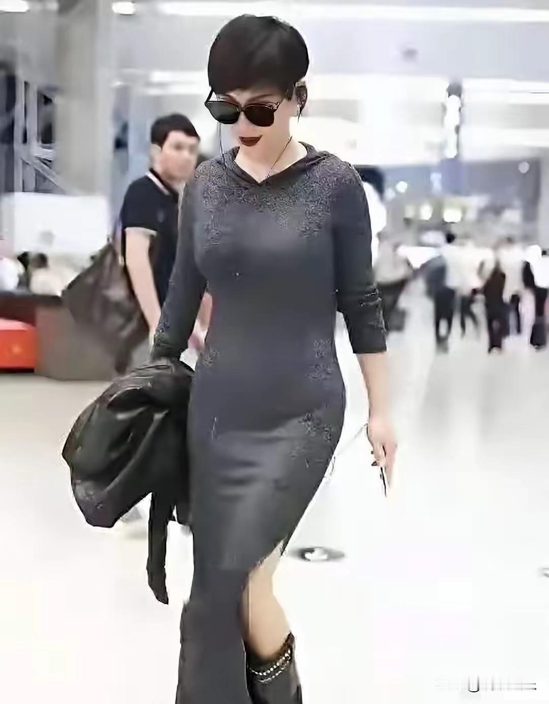 哇塞！宁静的状态真的不是一般的好。这身材，这脸颊，这状态，这气质，这状态，这气