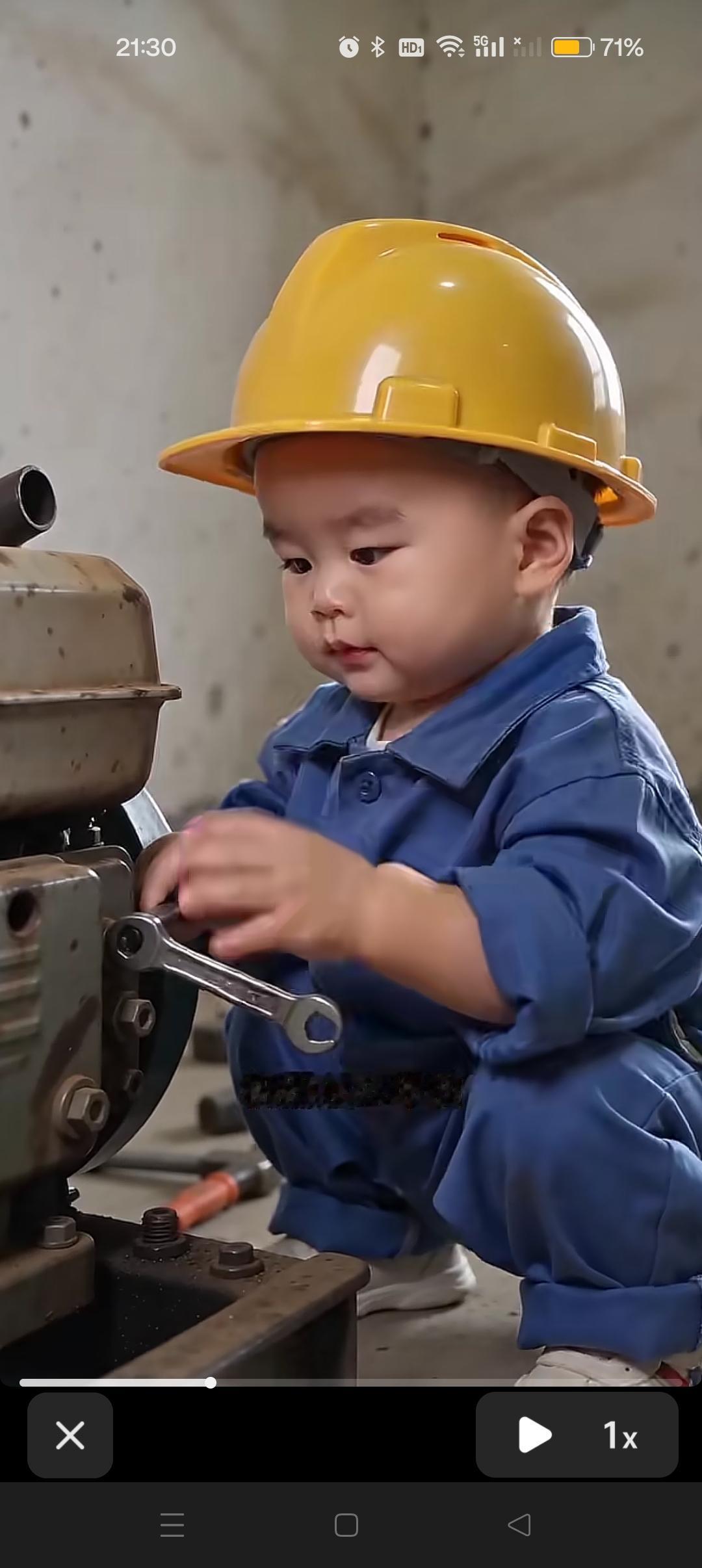 汪宝修机器啦！😍小汪宝做啥都这么认真对待！👍瞧，一身黑，还乐呵呵