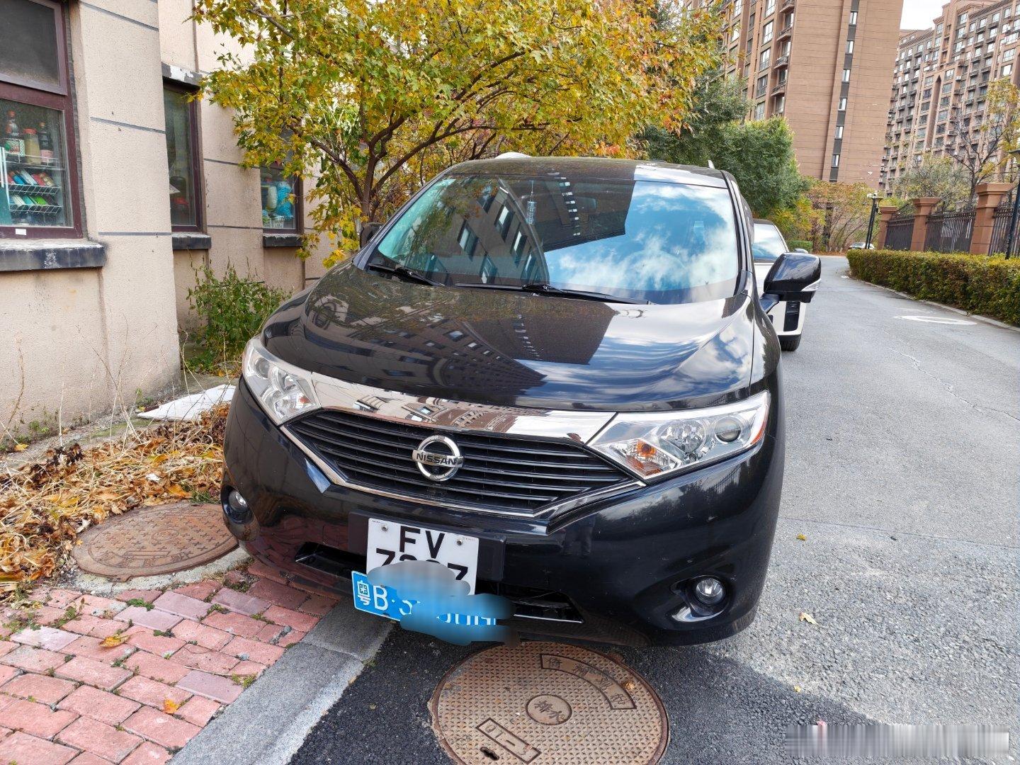 香港人竟然也买日产Quest这样的车？我以为他们只喜欢埃尔法那样的窄体mpv车尾