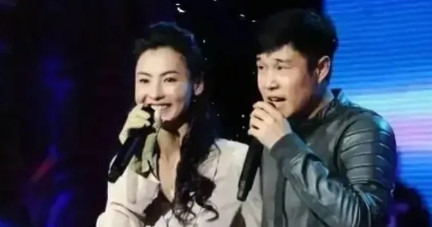 2017年，卓伟曾曝出猛料：港台著名女神和大陆喜剧大王有过关系，并且还给出了四个