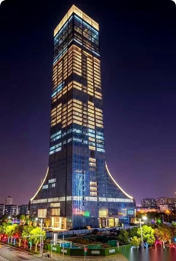 河南有个地方叫永城，处境相当微妙。除夕夜，地图上就跟被包围了一样，东、西、南三