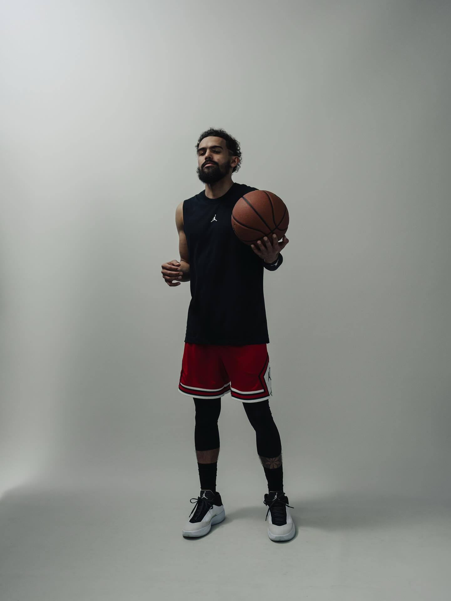 TraeYoung脚穿AirJordan40，你会考虑购入这双全新的AJ
