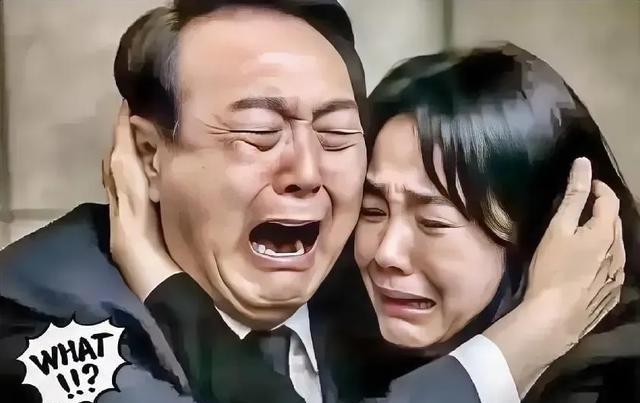 快报！快报韩国宣布了9月26日，韩国前总统尹锡悦来到首尔中央法院，出席他涉嫌以特