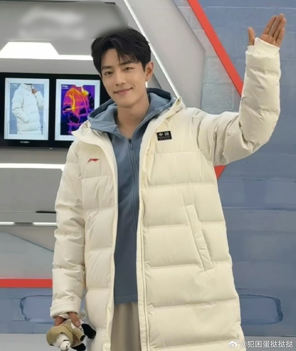 肖战高质量冬日暖男天冷就要看肖战！这男人太会了，羽绒服一穿温度直线上升，笑一笑我