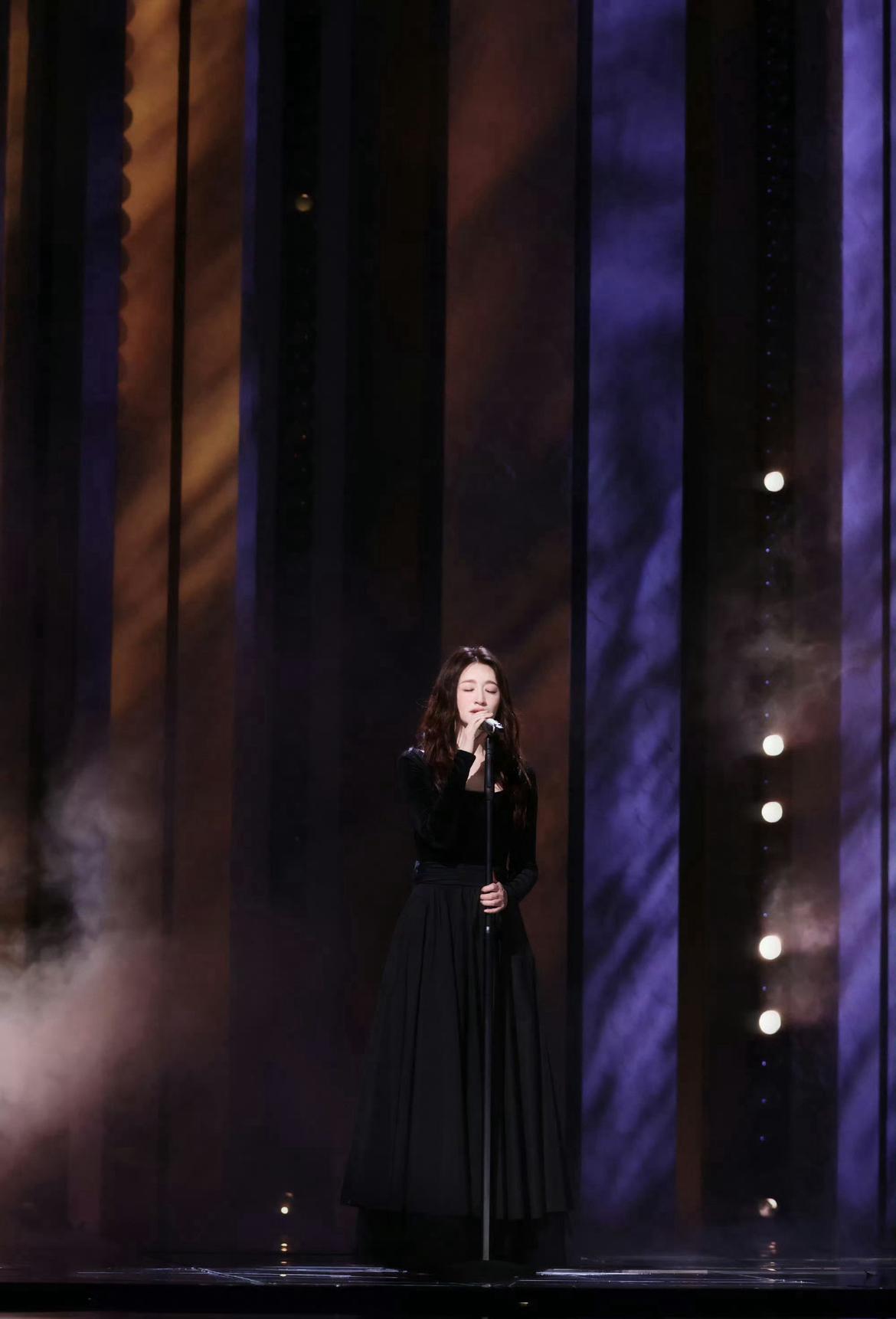 被砍13刀！李小冉当年这瓜现在看还是一样炸裂！当年李小冉男友鄢颇被砍13