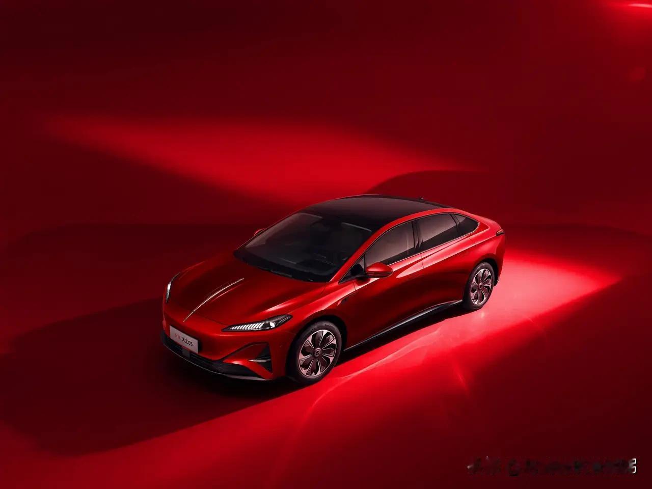 一觉醒来，车市大爆发。国内燃油车五强1.奇瑞汽车，12.99万辆。2.红旗