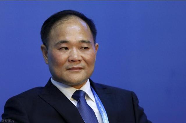 李书福把吉利汽车董事会主席的位置，交给了他31年前亲自招进来的第一个大学生。不是