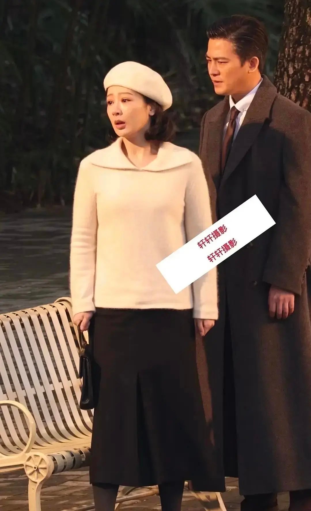 杨紫这套穿搭太像大姨了