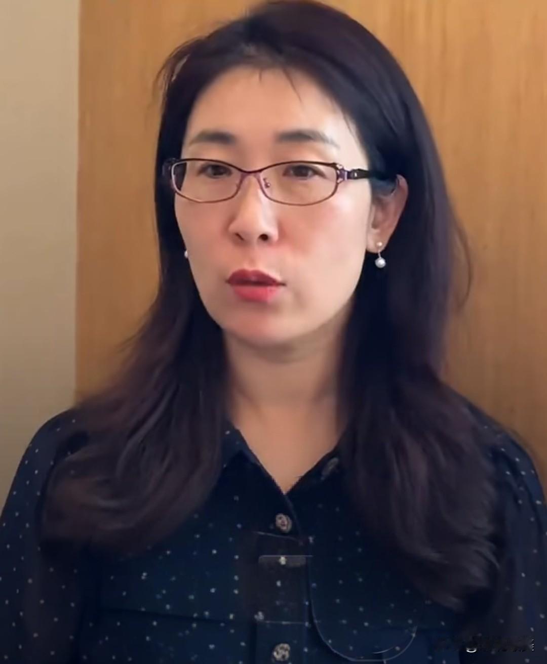 朱女士努力了这么多天，终于见到一点点成效了！医院建档室门口告示牌的更新，就是