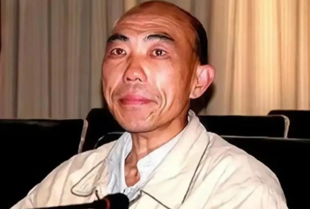 胥敬祥。1991年，他是河南鹿邑县一个老实巴交的农民。就因为在酒桌上脱了件外套，