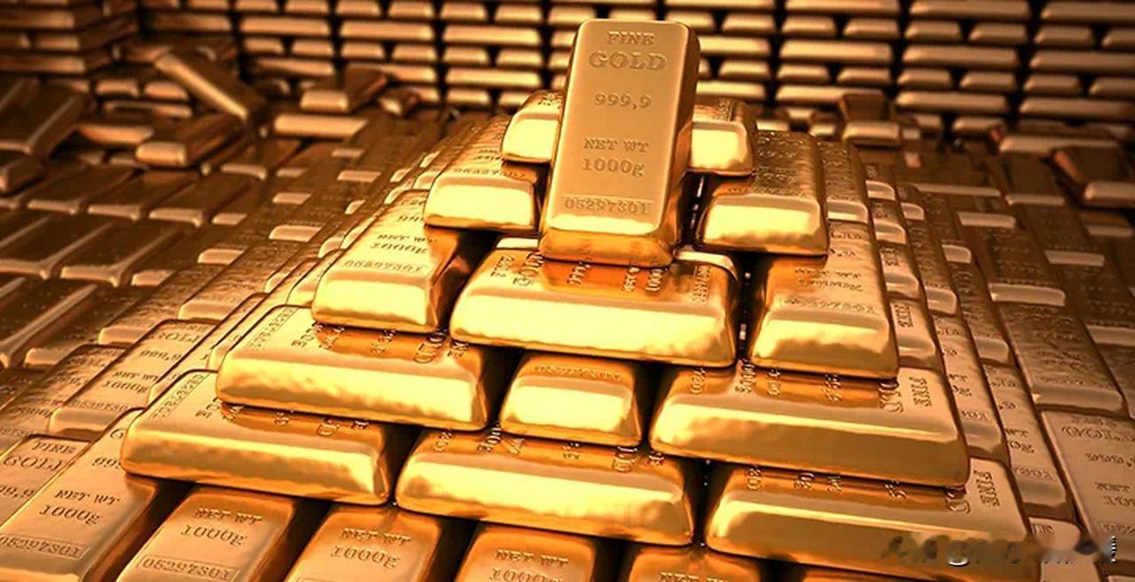 🤔黄金涨得这么猛，咱们普通人到底该不该跟？其实吧，黄金就像家里的「保险柜」，