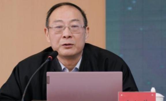 金灿荣警告：中国要警惕俄罗斯背后的真正意图。说到这，大家是不是第一反应就觉得：“