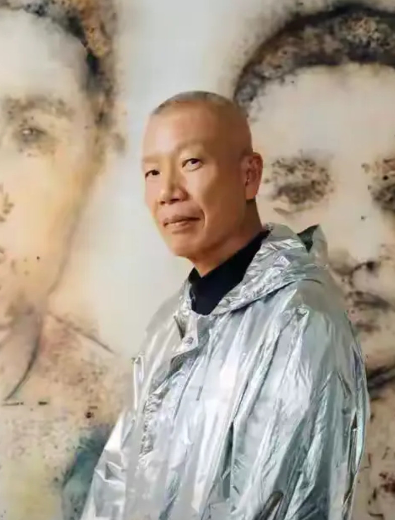 蔡国强这些人思维还停留在20年前，以为公众会为这种所谓的艺术买单。如今的中国