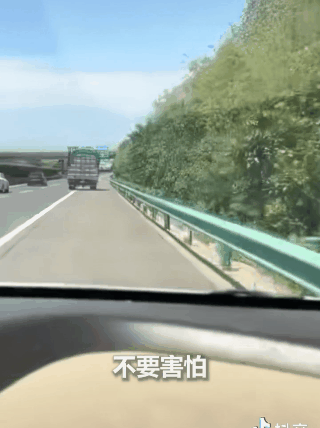 上人民日报了！安徽蚌埠，一辆大货车，突然刹车失灵，档位无法摘掉，万幸的是货车