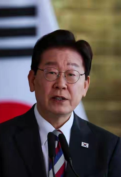 绕了一圈特朗普才发现，原来最难对付的是看起来文质彬彬的李在明。现在回头想想，原