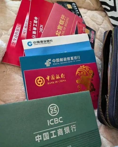 存款多少才够踏实？这个“安全底线”戳中无数成年人存款数额不决定踏实感。关键在能