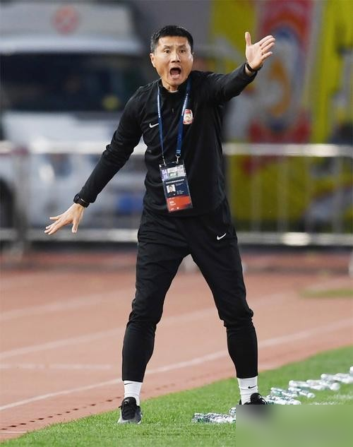 U23拿亚洲杯亚军，靠的不是踢得好，是挨打扛得住。5-3-2摆大巴，三场比赛控球率不到四成。对乌兹别
