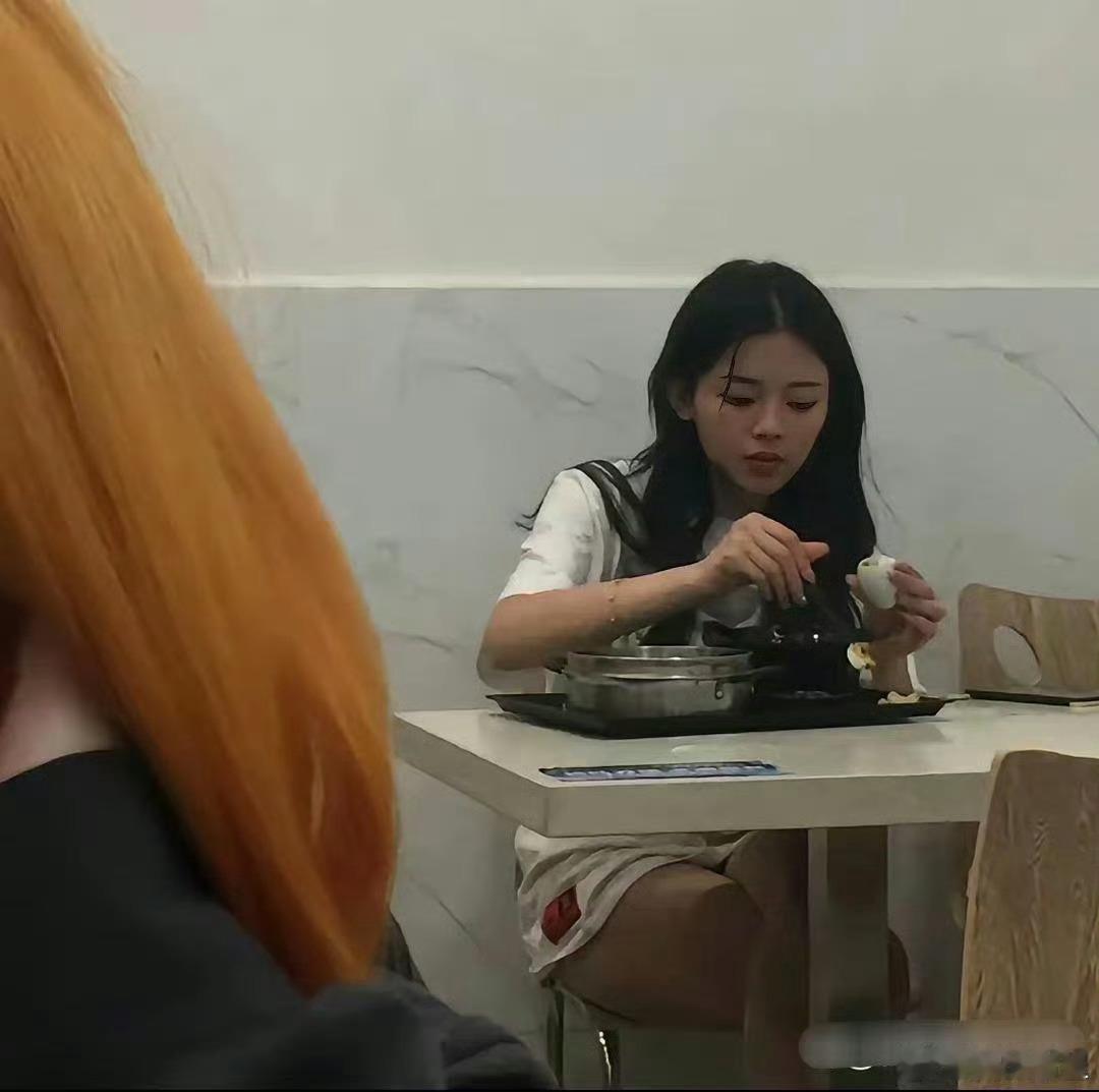 当初厂里的杨超越，谁能想到未来会成为顶流