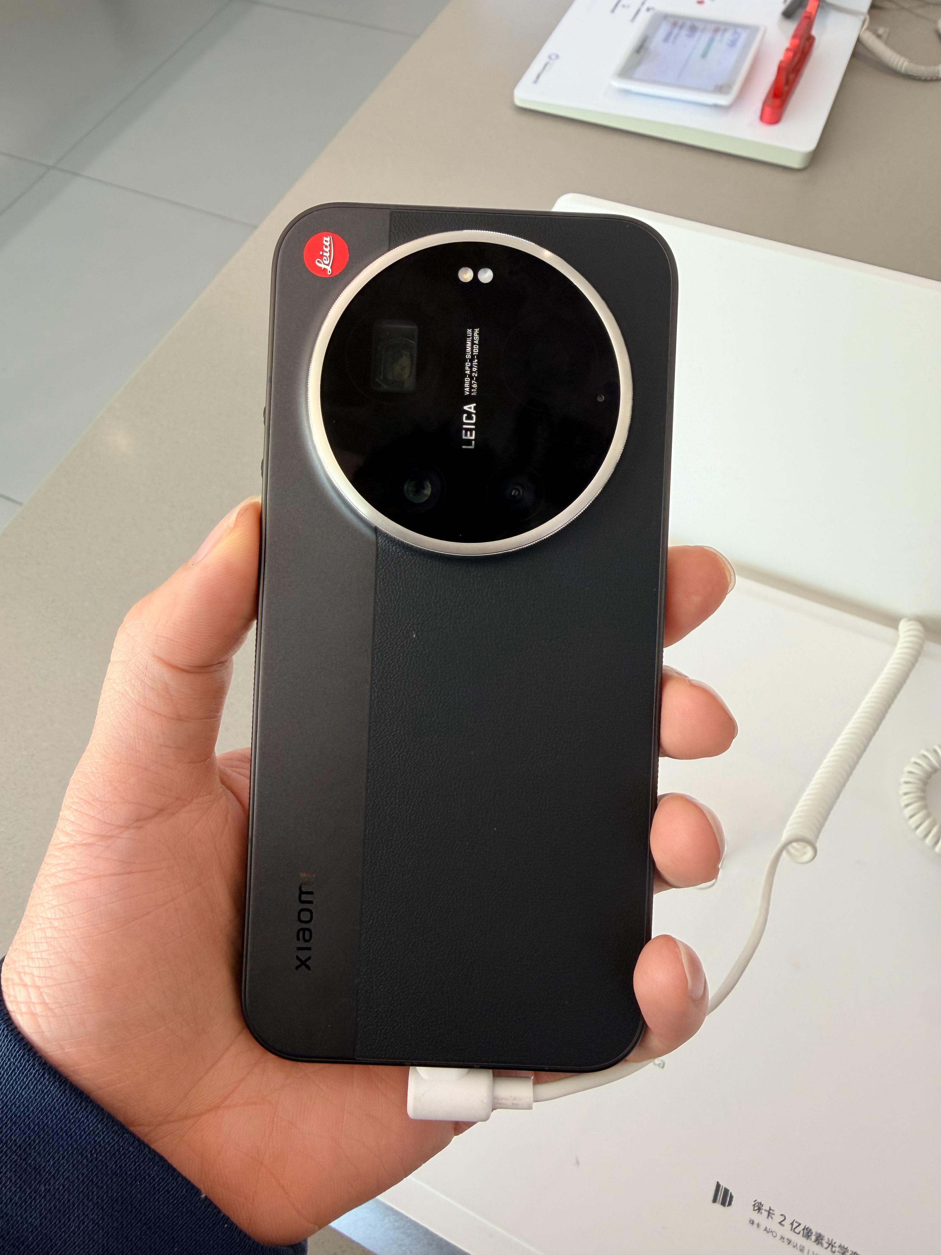 小米17UltrabyLeica，这个手动拧光圈，挺神奇的感觉