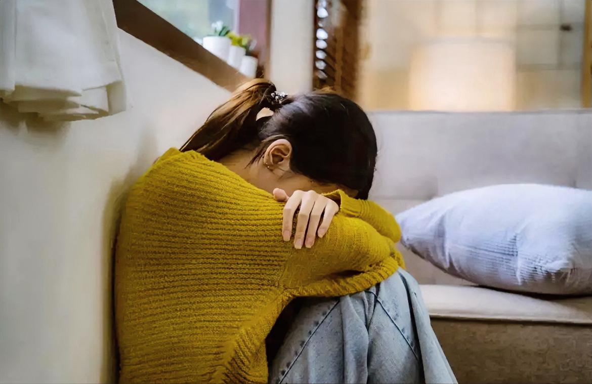 婚姻里女人是怎么被伴侣逼疯的？就是你跟他说什么，他都态度很好的跟你说，好，你